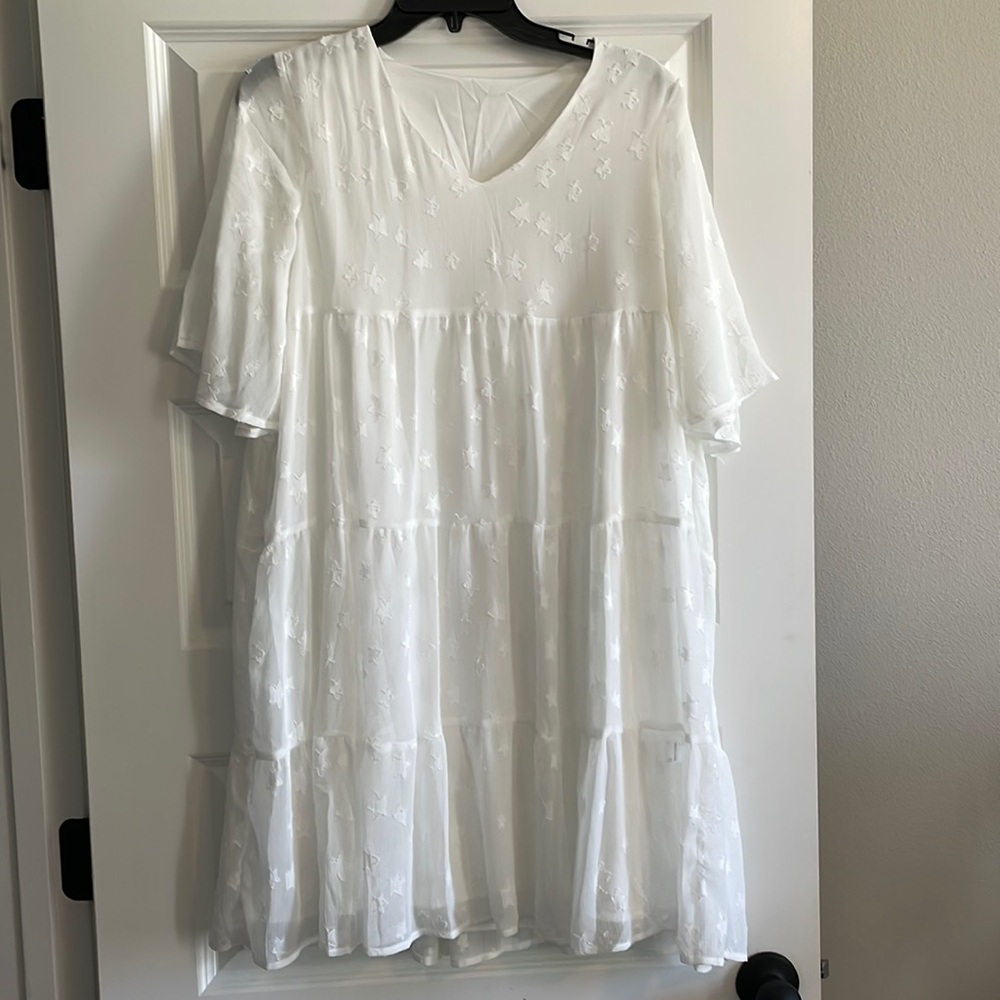 Short sleeve dress. Size M Never worn. Boutique dress.